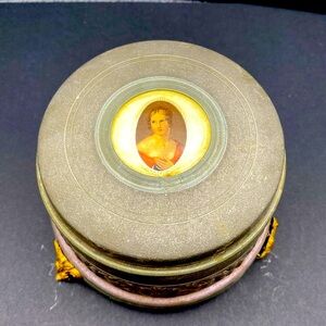 1940’s Aluminum Powder Puff Music Box